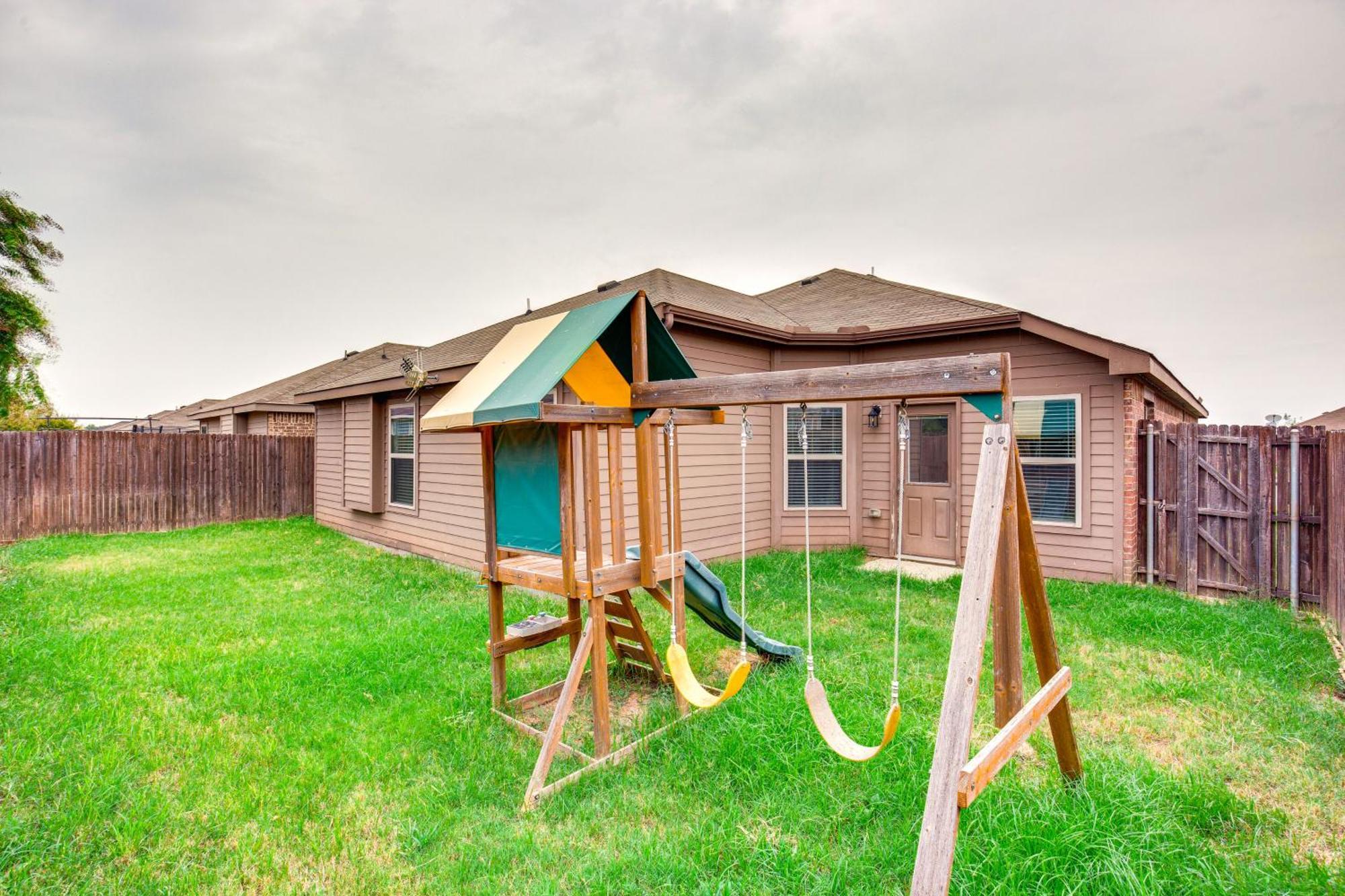 Private Office And Playground Greenville Home Exterior photo